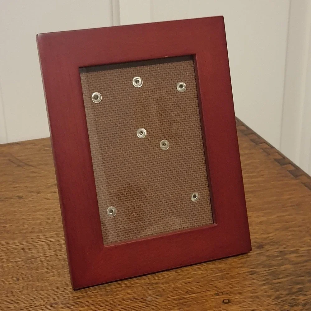 Rustic Burlap Grommet Display Board in Red Wood Frame – 6.5x5